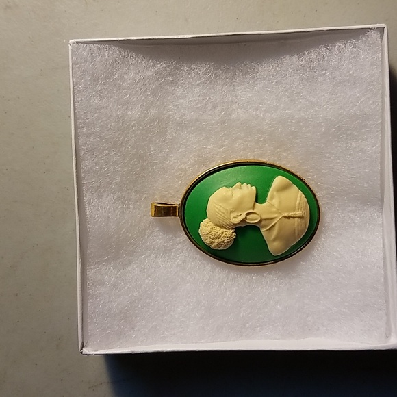 Cameo - Picture 1 of 2